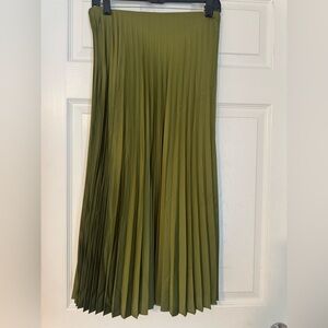 J Crew, NWOT, XS Olive Green Pleated Skirt